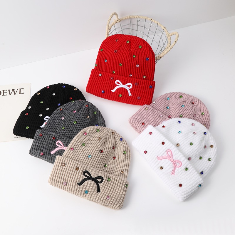 Beanie Cuffed Knit - Женская вязаная шапка-бини с блестящими стразами