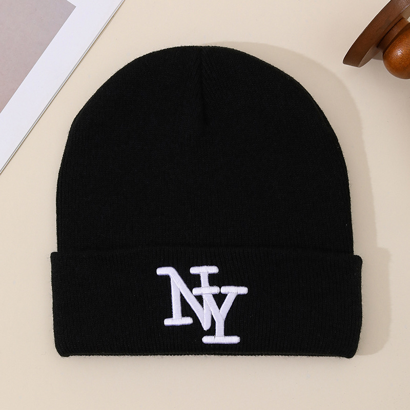 Вязаная шапка-бини с вышивкой  – обзор и цена Beanie Cuffed Knit
